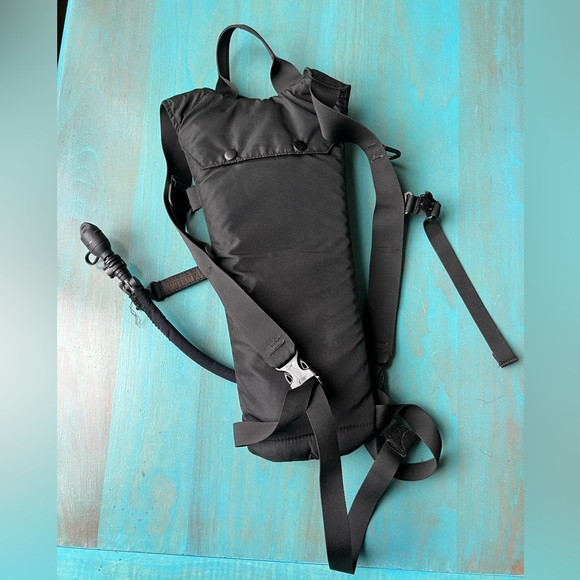 Camelbak Maximum Gear Condura Thermobak 2L 70 oz Insulated Hydration Pack - Picture 3 of 8